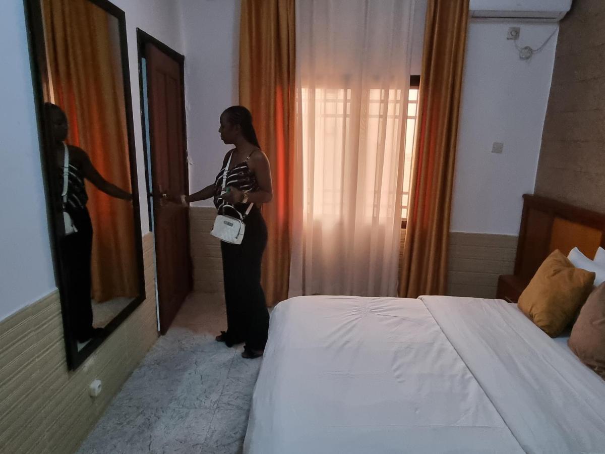 Appart Hotel Mireille Яунде Экстерьер фото