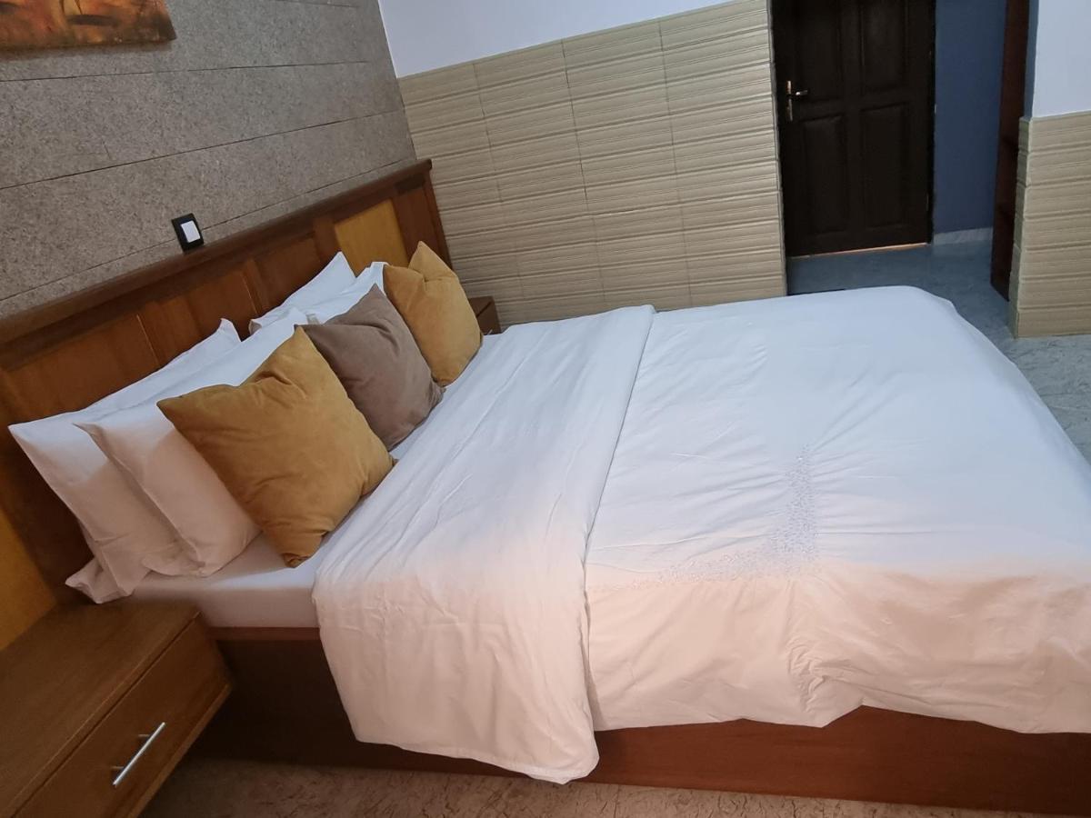 Appart Hotel Mireille Яунде Экстерьер фото