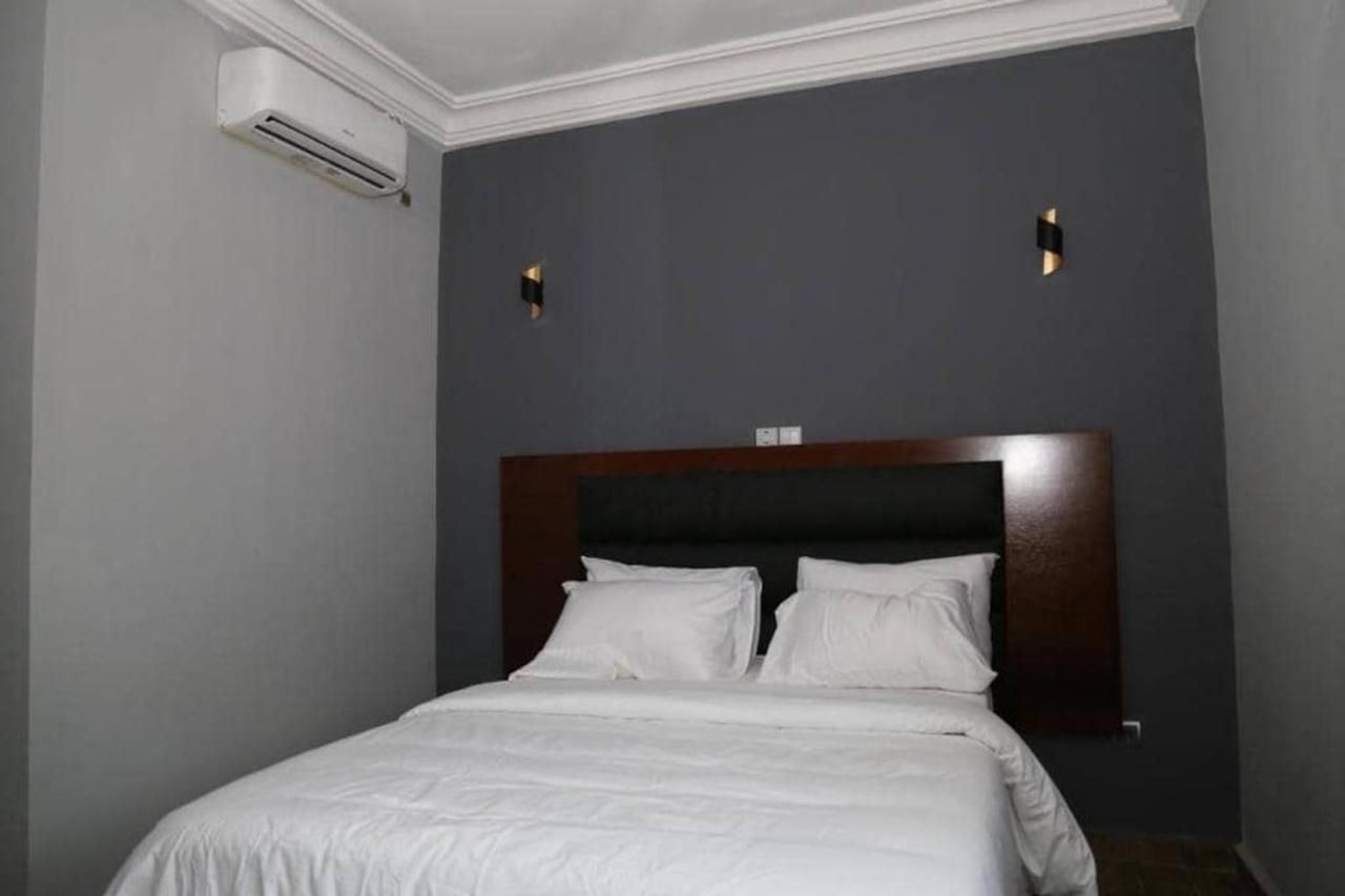 Appart Hotel Mireille Яунде Экстерьер фото