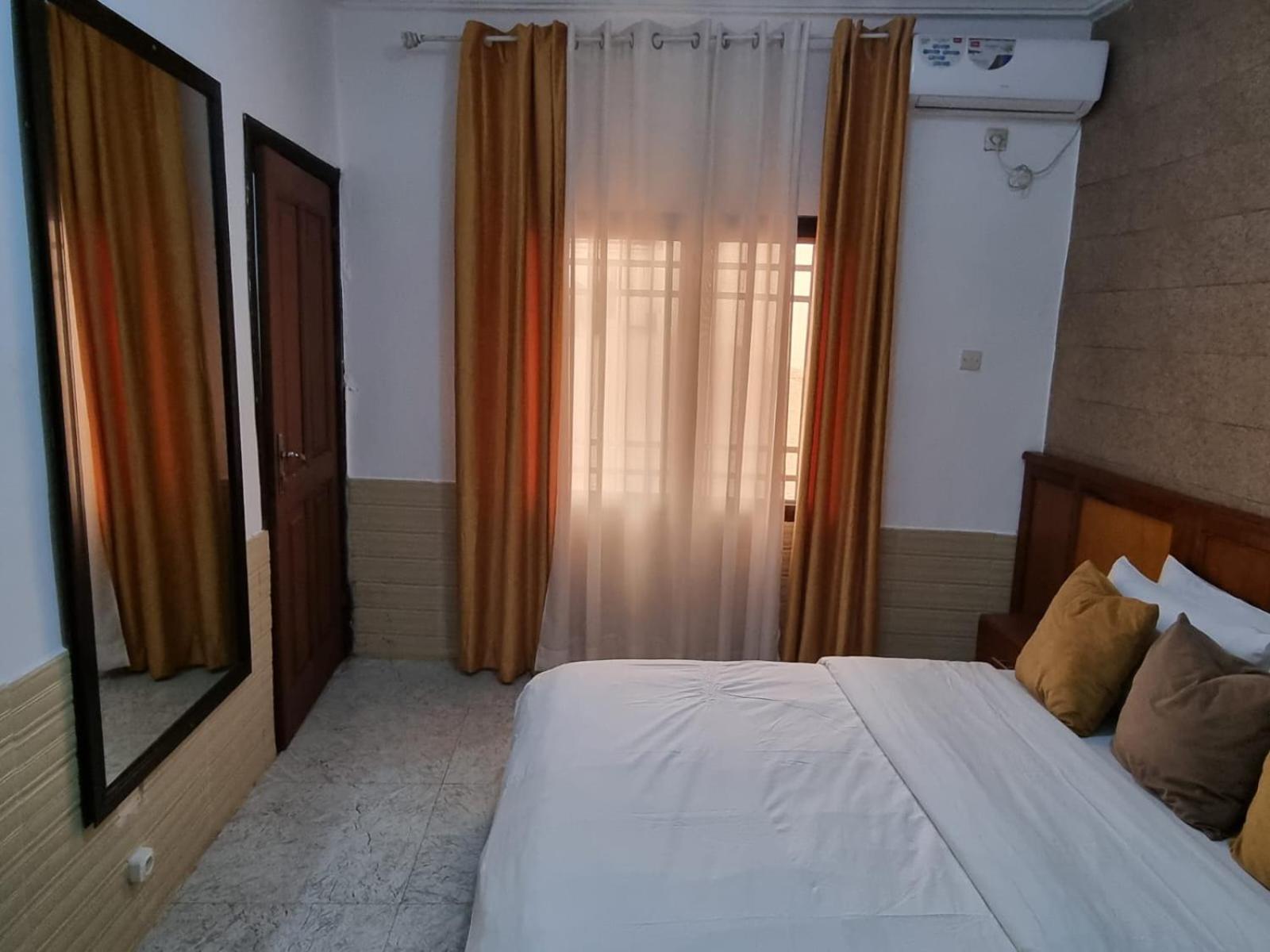 Appart Hotel Mireille Яунде Экстерьер фото