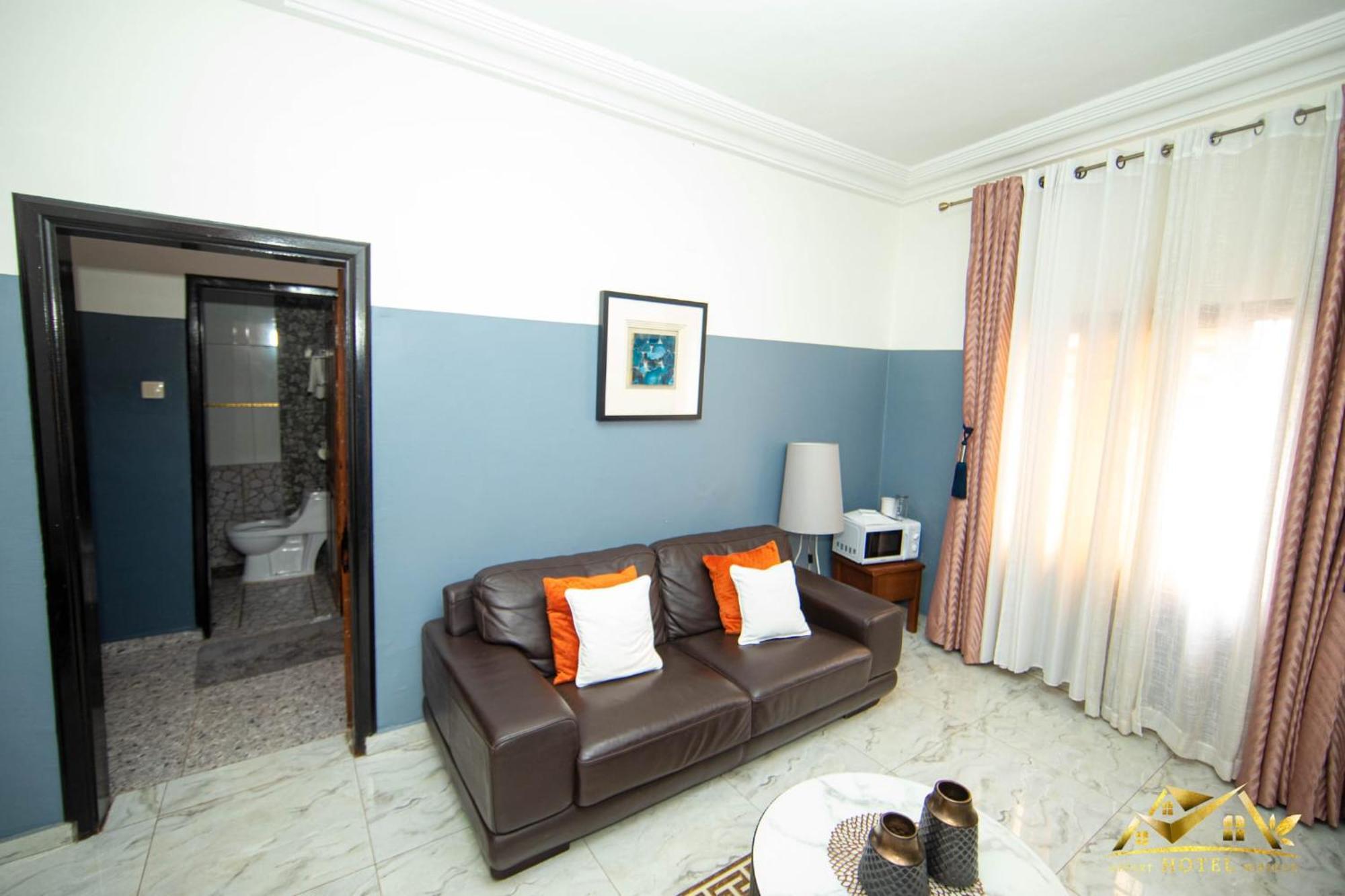Appart Hotel Mireille Яунде Экстерьер фото